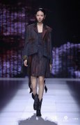展示出一种朴实而笼统的美感原始、未的艺术之